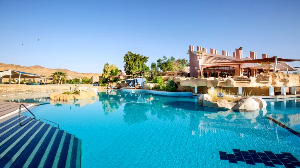 الفندق بيراميزا ايزيس ايلاند ريزورت - أسوان